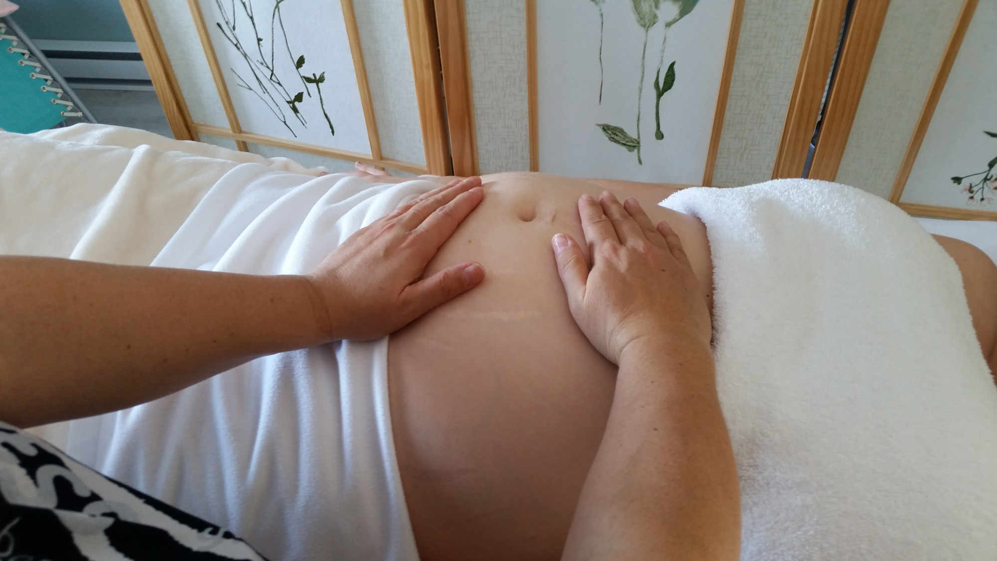Massage d'une femme enceinte